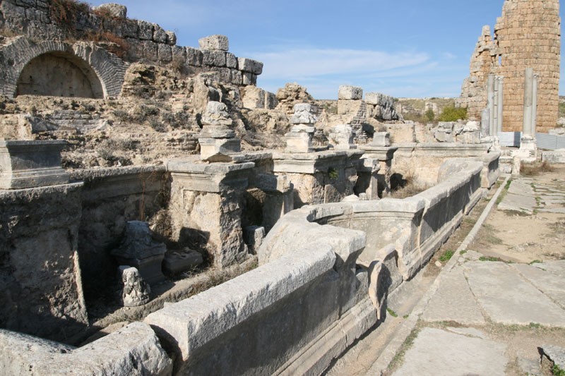 Site arch�ologique et photos de Perge